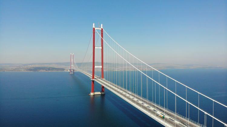 <p>Yarışmaya başvuran 70 uluslararası proje arasından 48’i değerlendirmeye alınırken 1915Çanakkale Köprüsü ve Otoyolu 5 finalistten biri oldu. </p>
