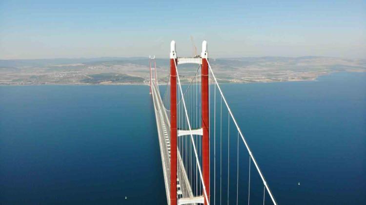 <p>1915 Çanakkale Köprüsü ve Otoyolu, çevre alanındaki çalışmaları ile 2020 yılında The Green Organisation tarafından dünya çapında en iyi çevresel uygulamaları tanıtmayı ve teşvik etmeyi amaçlayan Green World Awards altın seviye ödülüne layık görülmüştü.</p>