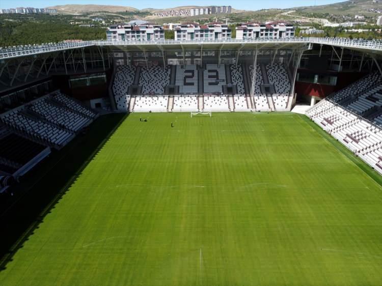 <p>18 bin 423 seyirci kapasiteli UEFA standarlarına uygun modern stadyum, yarın ilk kez kapılarını taraftarlara açacak.</p>
