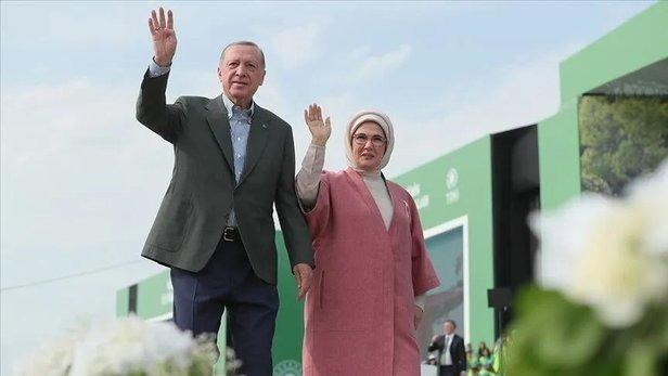 <p>Başkan Recep Tayyip Erdoğan'ın katılımıyla 499 bin metrekarelik alanı kapsayan ilk etabı hizmete sunulacak millet bahçesine şu ana kadar 10 bin 81 ağaç, 41 bin bitki dikildi. </p>
