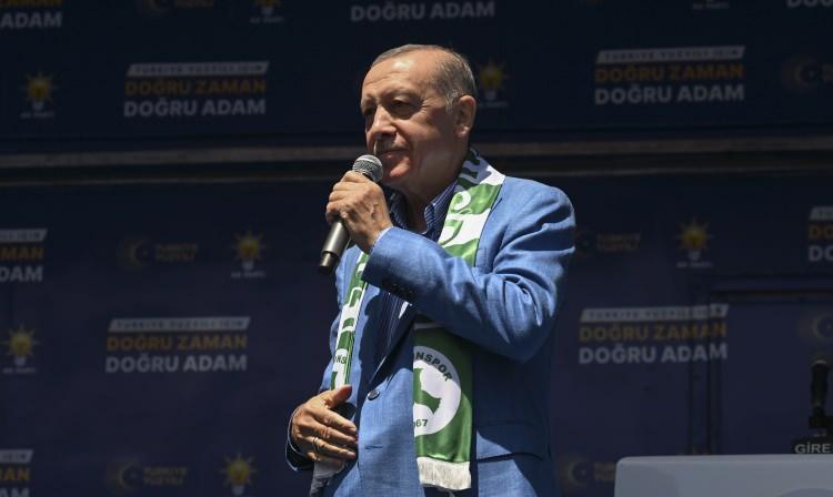 <p>Cumhurbaşkanı ve AK Parti Genel Başkanı Recep Tayyip Erdoğan, partisince Giresun'da düzenlenen mitinge katıldı.</p>
