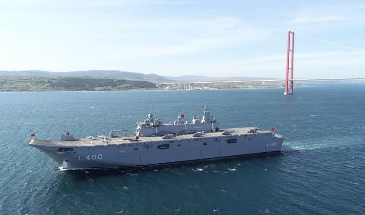 <p>TCG Anadolu, Çanakkale Boğazı geçişi.</p>
