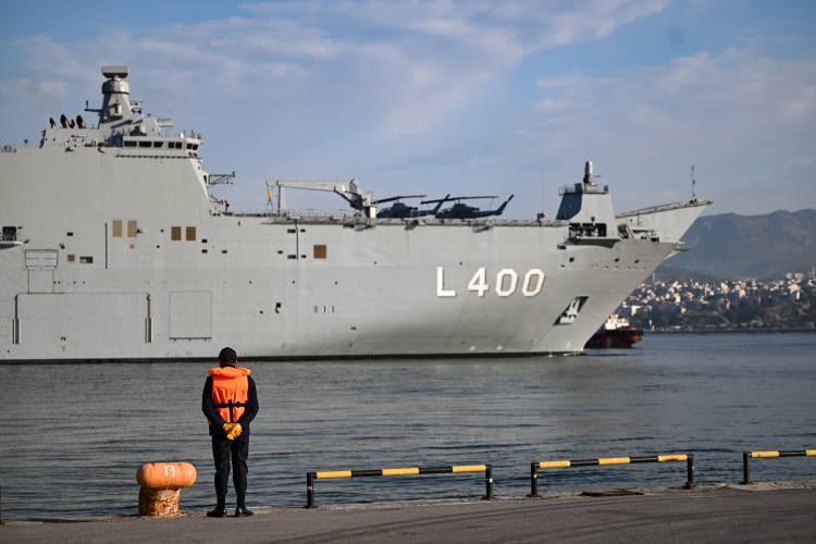 <p>Kapsamlı testler için 23 Nisan'da düzenlenen törenle TSK'ya teslim edilen Yeni Altay Tankı TCG ANADOLU'ya konuşlandırıldı.</p>