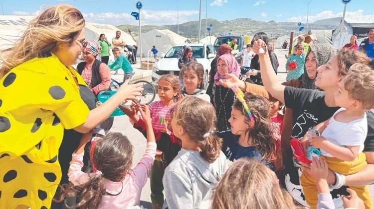 <p><span style="color:#800000"><strong>Payas Sokullu Mehmet Paşa Külliyesi’nde düzenlenen çocuk etkinlikleriyle birlikte Aslı Hünel’in de katılımıyla depremzede çocuklar ve aileleri moral buldu.</strong></span></p>

<p> </p>
