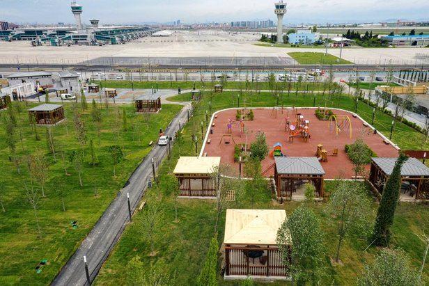<p>İSTANBUL'A 15 MİLLET BAHÇESİ KAZANDIRILDI</p>

<p>Çevre Şehircilik ve İklim Değişikliği Bakanlığı, bugüne kadar İstanbul'da 15 millet bahçesini hizmete açtı, 27 millet bahçesinin ise yapımı sürüyor.</p>

<p> </p>
