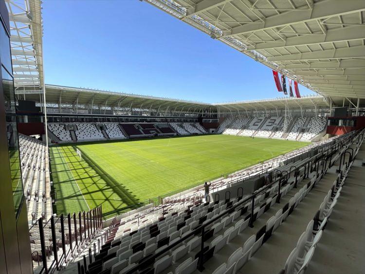 <p>Elazığ Stadı, TFF 3. Lig'in 32. haftasında yarın oynanacak Entegre Solar Elazığspor-Karbel Karaköprü Belediyespor karşılaşmasıyla hizmete girecek.</p>
