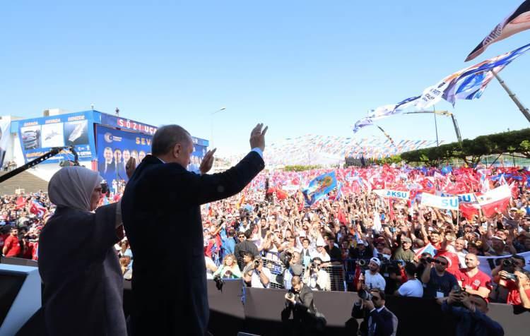 <p><em><span style="color:#2F4F4F"><strong>Türkiye'nin yeşil dönüşümün ve yenilenebilir enerjinin merkezi haline gelmesinde emeği geçenleri gönülden tebrik ediyorum." </strong></span></em><strong><a href="https://www.yasemin.com/" target="_blank"><span style="color:rgb(255, 255, 255)">(Yasemin.com)</span></a></strong></p>
<p> </p>