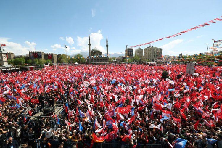 <p><strong><a href="https://www.yasemin.com/" target="_blank"><span style="color:rgb(255, 255, 255)">(Yasemin.com)</span></a></strong></p>

