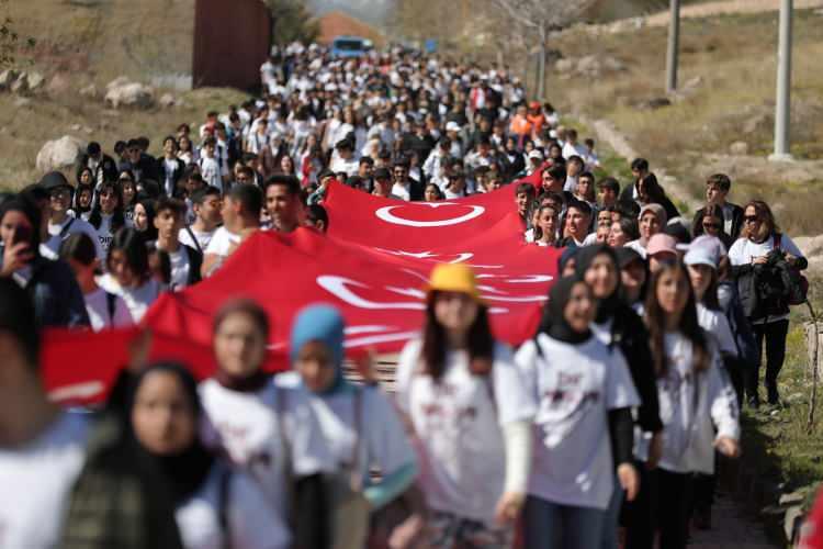 <p>Bir farkındalık oluşturmak amacıyla böyle bir organizasyon yaptık. Gençler de bu güzelliğe ortak oldular."</p>
