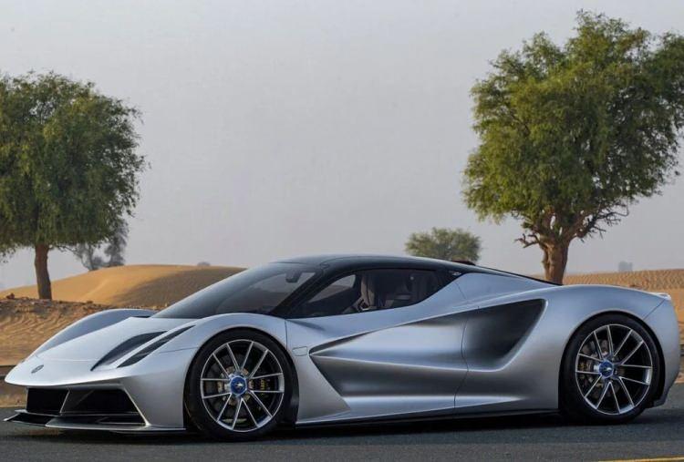 <p><strong>Lotus Evija</strong></p>
<p> </p>
<p>Lotus'un ilk elektrikli hiper modeli olan Evija, her biri 500 beygir güç üreten 4 elektrik motoruyla toplamda 2000 beygir güç üretiyor. Aracın maksimum hızı ise yine 349 km/sa.</p>