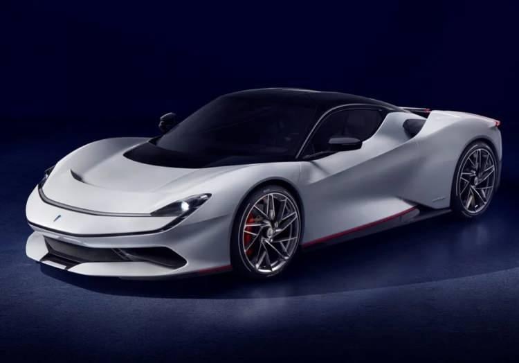 <p><strong>Pininfarina Battista</strong></p>
<p> </p>
<p>Dört elektrik motorlu Pininfarina Battista, 1900 hp ve 1741 Nm tork üretiyor. Bu da aracın maksimum 352 kilometre hıza ulaşmasını sağlıyor.</p>