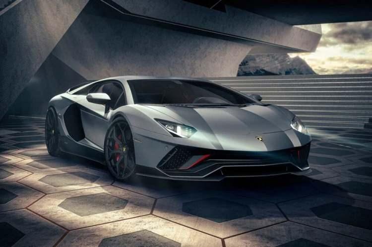<p><strong>Lamborghini Aventador LP780-4 Ultimae Coupe</strong></p>
<p> </p>
<p>Aracın maksimum hızı 354 km/sa.</p>