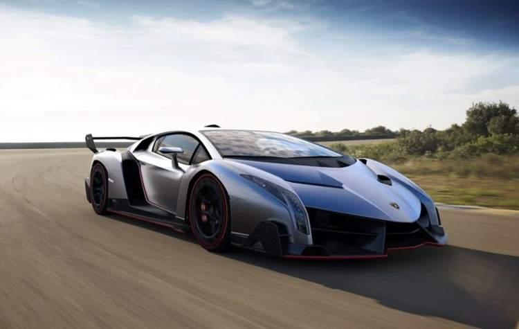 <p><strong>Lamborghini Veneno</strong></p>
<p> </p>
<p>Lamborghini tarafından sadece 13 adet üretilen bu özel modelin maksimum hızı 355 km/sa. </p>