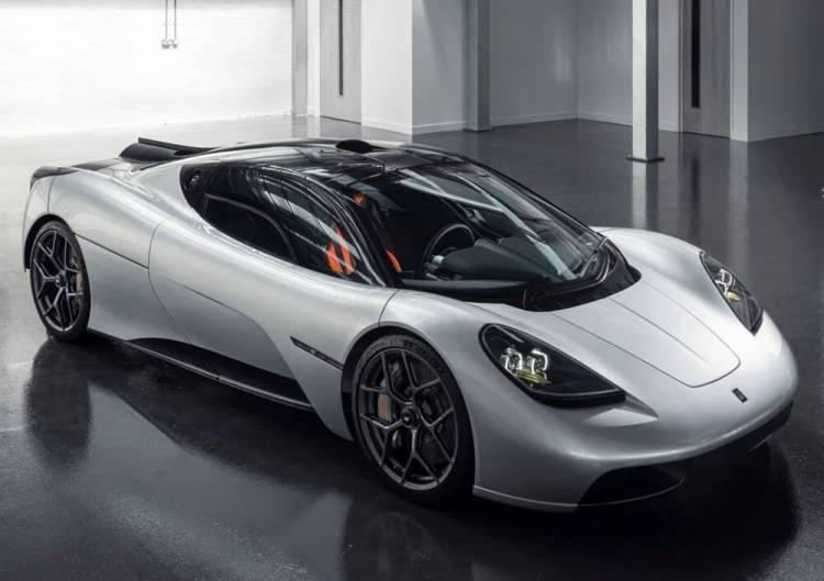 <p><strong>Gordon Murray T.50</strong></p>
<p> </p>
<p>T.50, güç olarak listedeki diğer modellerin altında kalsa da hafifliği sayesinde 370 km/sa maksimum hıza ulaşabiliyor.</p>
