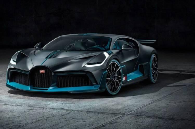 <p><strong>Bugatti Divo</strong></p>
<p> </p>
<p>Pist için üretilen modellerden biri olan Divo, 380 km/sa hıza ulaşıyor.</p>