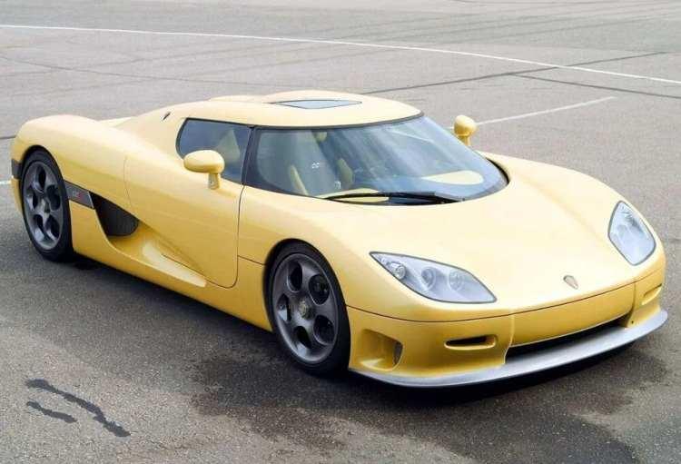 <p><strong>Koenigsegg CCR</strong></p>
<p> </p>
<p>Koenigsegg CC8S'in daha güçlü bir versiyonu olarak çıkan CCR, 388 km/sa hıza çıkıyor.</p>