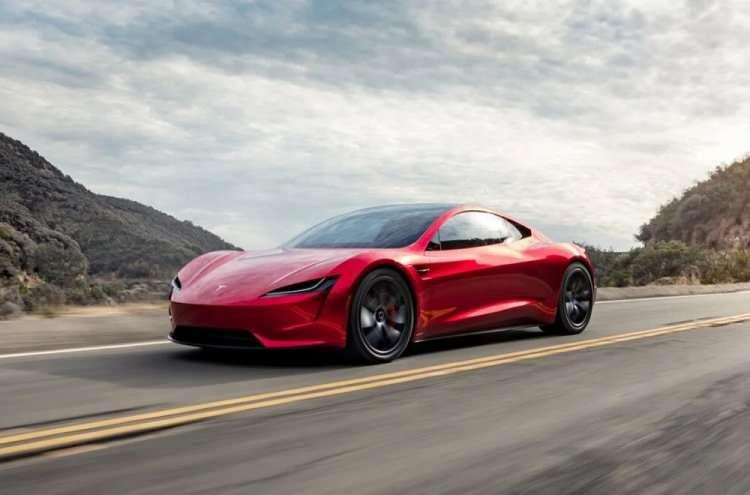 <p><strong>Tesla Roadster</strong></p>

<p> </p>

<p>Elon Musk'ın Roadster'ı 0'dan 100'e sadece 1.9 saniyede hızlanıyor. Bu da onu listedeki en iyi hızlanan modellerden biri yapıyor. Elektrikli modelin maksimum hızı ise 402 kilometrenin biraz üzerinde.</p>
