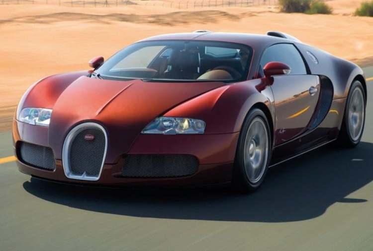 <p><strong>Bugatti Veyron</strong></p>

<p> </p>

<p>En hızlı otomobil olaran uzun süre unvanını koruyan Veyron 408 kilometre maksimum hıza sahipti.</p>
