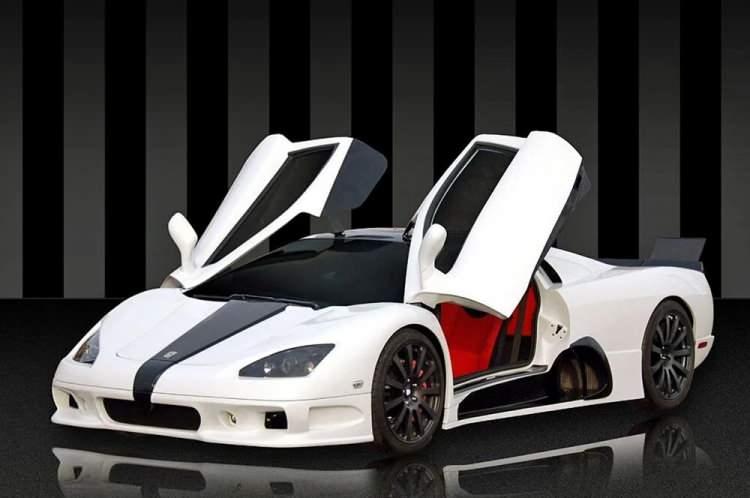 <p><strong>SSC Ultimate Aero</strong></p>
<p> </p>
<p>Shelby SuperCars hız rekoru sahip modeli SSC Ultimate Aero, 414 km/sa hızıyla en hızlı seri üretim araba olarak Guinness Dünya Rekoru kırmıştı. </p>