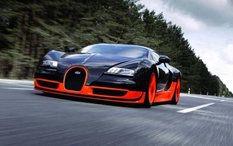 <p><strong>Bugatti Veyron 16.4</strong></p>
<p> </p>
<p>2010 yılında Veyron'a eklnen beygir gücüyle ortaya çıkan 16.4 Super Sport 431 km/sa hıza ulaşabiliyordu.</p>
