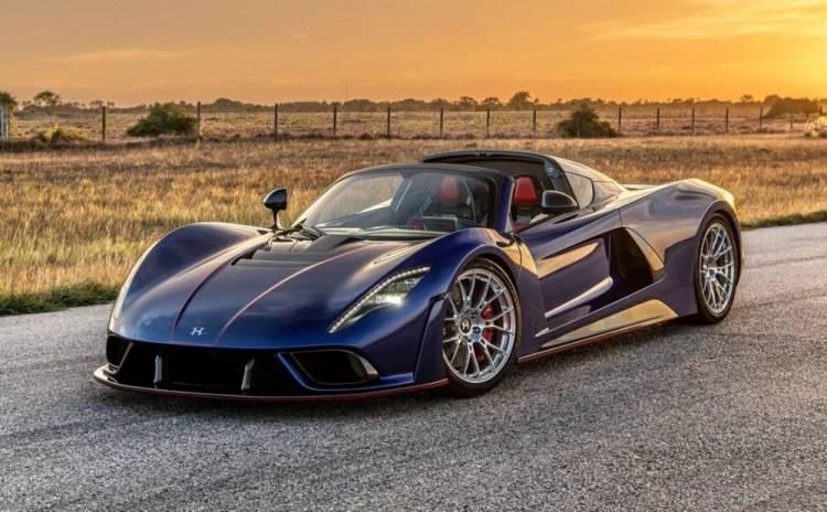 <p><strong>Hennessey Venom F5 Roadster</strong></p>
<p> </p>
<p>Aracın tavanı kapalıyken iddia edilen hızı 500 km/sa. Marka modelin üstü açılsa bile 483 km/sa hızla ulaşabileceğini belirtiyor.</p>