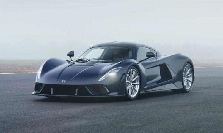 <p><strong>Hennessey Venom F5</strong></p>
<p> </p>
<p>Hennessey Performance Engineering mühendislerinin elinden sadece 24 adet üretilecek model, 500 km/sa hızı aşabiliyor.</p>
