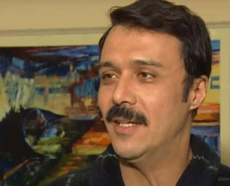<p><span style="color:#000000"><strong>Son olarak Yalı Çapkını dizisinde rol alan ünlü oyuncu diziden ayrılış sebebini ise şöyle açıkladı; "Karşılıklı olarak anlaşarak ayrıldım. Ama benim kararımdı. Entrika dizisi olarak tasarlanmıştı ama reytingi tutunca romantik komediye dönüştü."</strong></span></p>