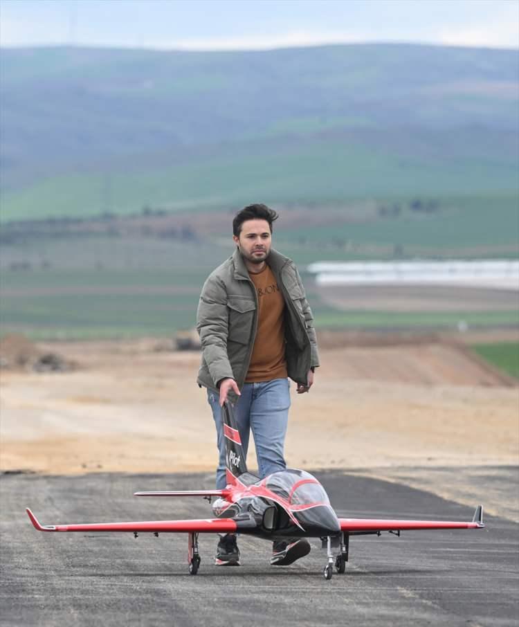 <p>Kahramanmaraş merkezli 6 Şubat'ta meydana gelen depremlerden etkilenen illerden gelen çocuklar, gönüllü pilotlarla Başkenti havadan izledi.</p>

<p> </p>
