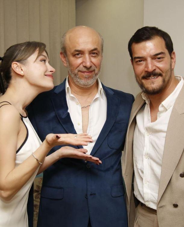 <p><span style="color:#000000"><strong>Düğünleri için Bolu'yu tercih eden ünlü çift, geçtiğimiz gün nikah masasına oturdu.</strong></span></p>
