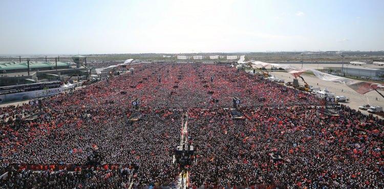 <p>Cumhurbaşkanı ve AK Parti Genel Başkanı Recep Tayyip Erdoğan'ın da katılacağı AK Parti İstanbul İl Başkanlığı'nca Atatürk Havalimanı Millet Bahçesi'nde düzenlenen "Büyük İstanbul Mitingi"ne vatandaşlar ilgi gösterdi.</p>
<p> </p>