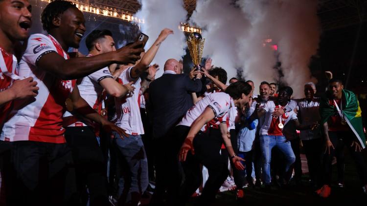 <p>Ligi şampiyon olarak bitirmeyi garantileyen Samsunspor için bugün 19 Mayıs Stadyumu’nda kupa teslim töreni düzenlendi.</p>
