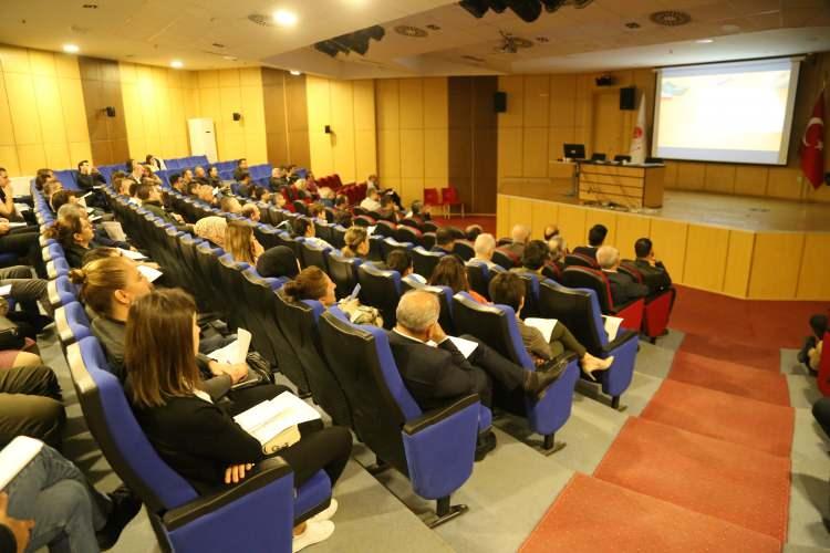 <p><strong>Edirne'de sandık kurulu başkan ve üyelerine eğitim verildi</strong></p>
<p>Edirne'de Cumhurbaşkanlığı ve 28. Dönem Milletvekilliği Seçimi'nde görevli sandık kurulu başkan ve üyelerine eğitim verildi.</p>