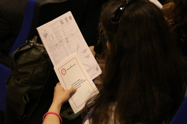 <p>Edirne Adliyesi Konferans Salonu'nda gerçekleştirilen eğitimde, sandıkta görevli başkan ve üyelere İl Seçim Kurulu Müdürü Sevil Cellek tarafından bilgilendirme yapıldı. </p>