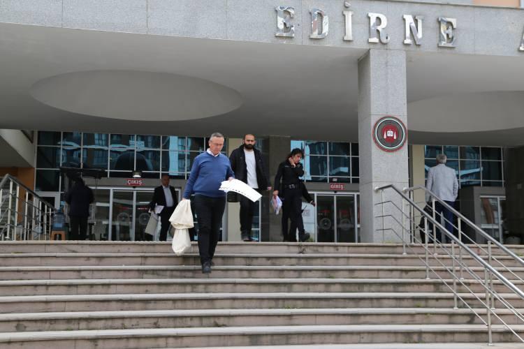 <p><strong>Sandık kurulu başkanlarına seçimde kullanılacak malzeme torbaları dağıtıldı</strong></p>

<p>Edirne'de İl Seçim Kurulunca, il ve ilçe merkezi dışında kalan köy, mahalle ve beldelerde görevli sandık kurulu başkanlarına malzeme torbalarının teslimi yapıldı.</p>

