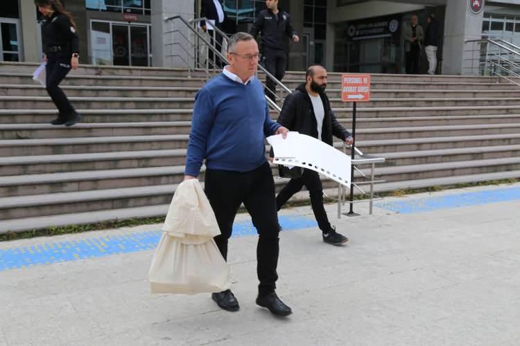 <p>Yüksek Seçim Kurulunun, 14 Mayıs Pazar günü yapılacak Cumhurbaşkanı ve 28. Dönem Milletvekili Genel Seçimleri'nde uygulanacak seçim takvimine göre yurt içi görevlilerle ilgili eğitim çalışmalarının tamamlanmasının ardından il ve ilçe merkezi dışında kalan köy, mahalle ve beldelerde İlçe Seçim Kurullarınca malzeme torbalarının sandık kurulu başkanlarına teslimi gerçekleşti.</p>