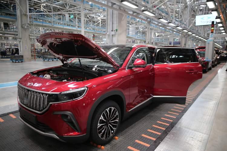 <p><strong>"SIRADA SEDAN VE CROSS COUPE VAR"</strong></p>
<p> </p>
<p>C-SUV olan T10X modelinin ardından 2024 yılının sonunda sedan gövde tipinin de pazara sunulacağını aktaran Karakaş, bundan 6 ay sonra da Cross Coupe modelinin devreye alınacağını bildirdi.</p>
<p> </p>