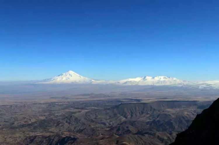 <p>Ağrı - 216 bin 859 kişi</p>
<p> </p>