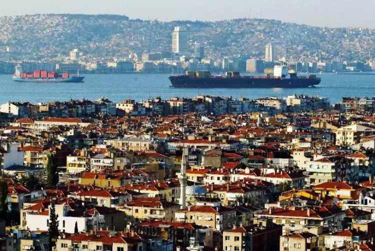 <p>İzmir - 71 bin 998 kişi</p>
