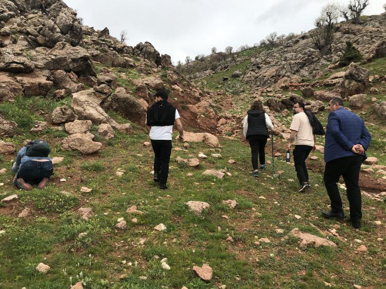 <p> Asıl hedeflerinin kültürel buluşmayı sağlamak olduğunu ifade eden Muradi, “Fotoğraf aslında işin bahanesidir. Gittiğimiz yerin güzelliklerini, yemeklerini, kültürünü tanıtıyoruz. </p>