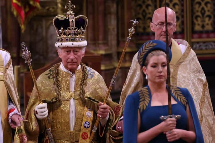 <p><span style="color:#cc00cc"><strong>Tüm dünyada büyük bir heyecanla beklenen İngiltere Kralı III. Charles'ın taç giyme töreni, 6 Mayıs Cumartesi günü gerçekleşti. </strong></span></p>
