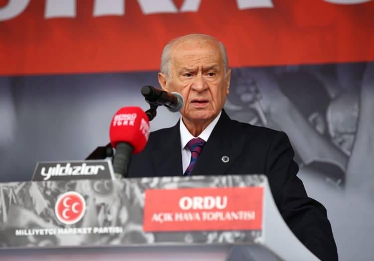 <p>MHP Genel Başkanı Devlet Bahçeli Ankara'da Anıttepe Ortaokulu'nda oyunu kullanacak.</p>

<p> </p>

<p> </p>
