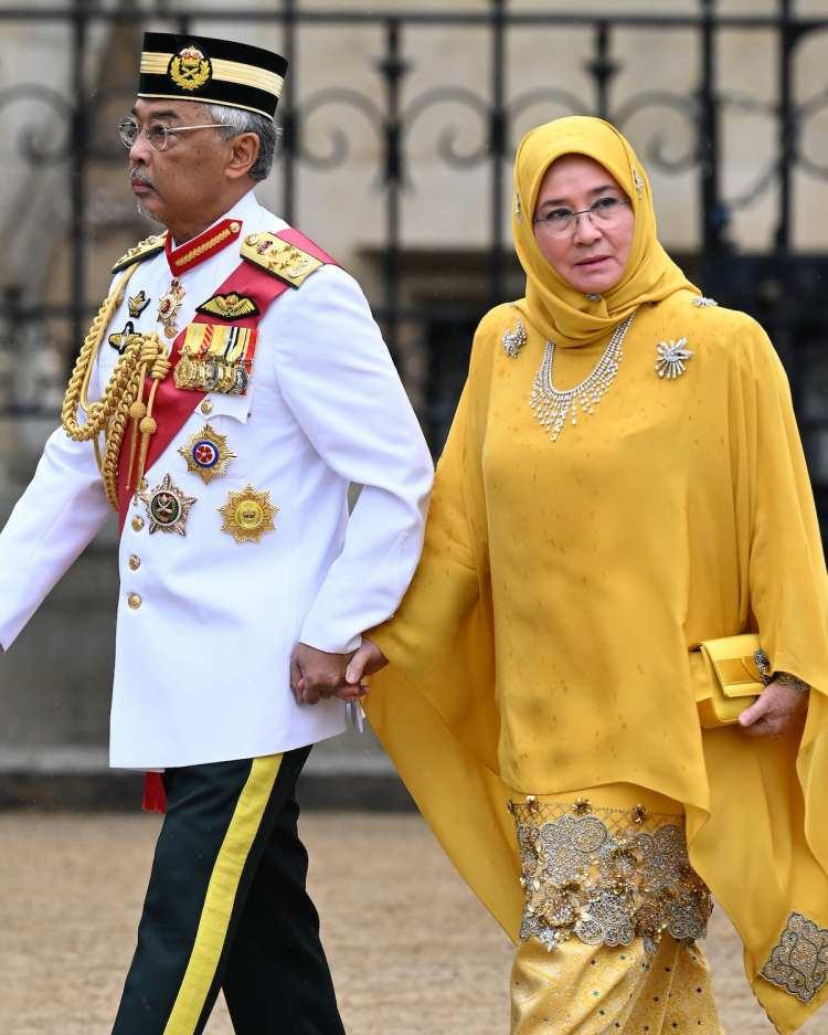 <p><span style="color:#9900cc"><strong>Tunku Hajah Azizah Aminah Maimunah Malezya Iskandariah</strong></span></p>
