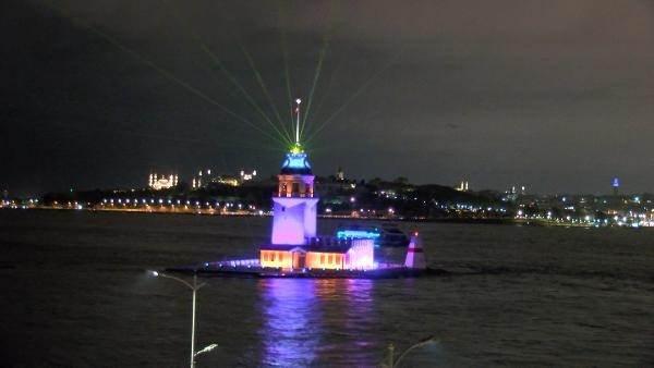 <p>Kültür ve Turizm Bakanlığı tarafından yapılan restorasyon çalışmaları tamamlanan Kız Kulesi'nden saat 21.00'da ışık ve lazer gösterisi yapıldı.</p>
