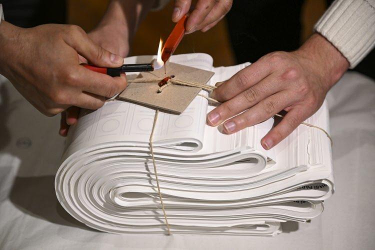 <p>Roma Büyükelçiliğinde 5 güne 5 sandık kurulurken, Milano Başkonsolosluğunda ise 3-4-5 Mayıs'ta ikişer, 6-7 Mayıs'ta ise dörder sandıkta oy kullanma işlemi gerçekleştirildi.</p>