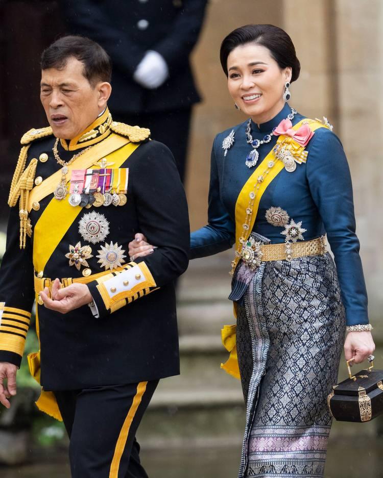 <p><span style="color:#ff0033"><strong>Tayland Kraliçesi Suthida</strong></span></p>