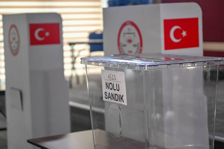 <p>Yüksek Seçim Kurulu (YSK) Başkanlık binasında, oy verme sürecine ilişkin temsili oy verme kabinleri kuruldu.</p>
