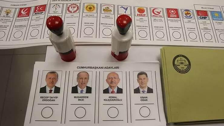 <p>- İlk önce cumhurbaşkanı seçimi oyları sayılacak</p>
<p> </p>
<p>Engelliler, felçliler, elleri eksik olanlar veya bu gibi bedeni engelleri açıkça belli olanlar o seçim çevresi seçmeni olan ve o sırada sandık çevresinde bulunan akrabalarından birinin, akrabası yoksa diğer herhangi bir seçmenin yardımı ile oylarını kullanabilecek. Bir seçmen birden fazla engelliye yardım edemeyecek.</p>
<p> </p>
<p>Sandık kurulu başkan veya üyeleri, engelli seçmenlere yardım etmek amacıyla oy verme kabinine giremeyecek, oy kullanma sırasında yardım edemeyecek.</p>
<p> </p>
<p> </p>