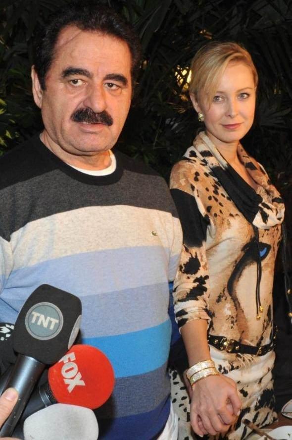 <p><span style="color:#000000"><strong>İbrahim Bey'in hayatında zaman zaman biri oluyor. Ben anlayışla karşılıyorum, benim de hayatımda biri olsa o da anlayışla karşılar diye düşünüyorum. Şu an kimse yok benim hayatımda."</strong></span></p>