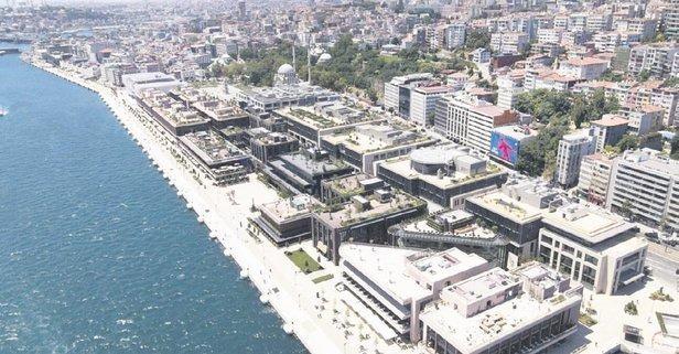 <p><span style="color:#A52A2A"><strong>Türkiye'nin yükselen devi Galataport projesinin tam karşısındaki yer alan sokakta bir bina satın alan Beyazıt Öztürk, burayı otele çevirmeye karar verdi.</strong></span></p>