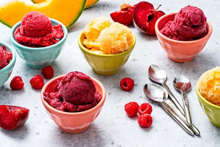 <p><span style="color:#B22222">FROZEN CUSTARD(DONDURULMUŞ MUHALLEBİ)</span></p>